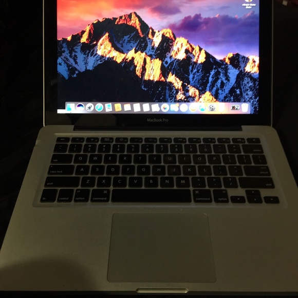 MACBOOK PRO - Picture 7 of 8